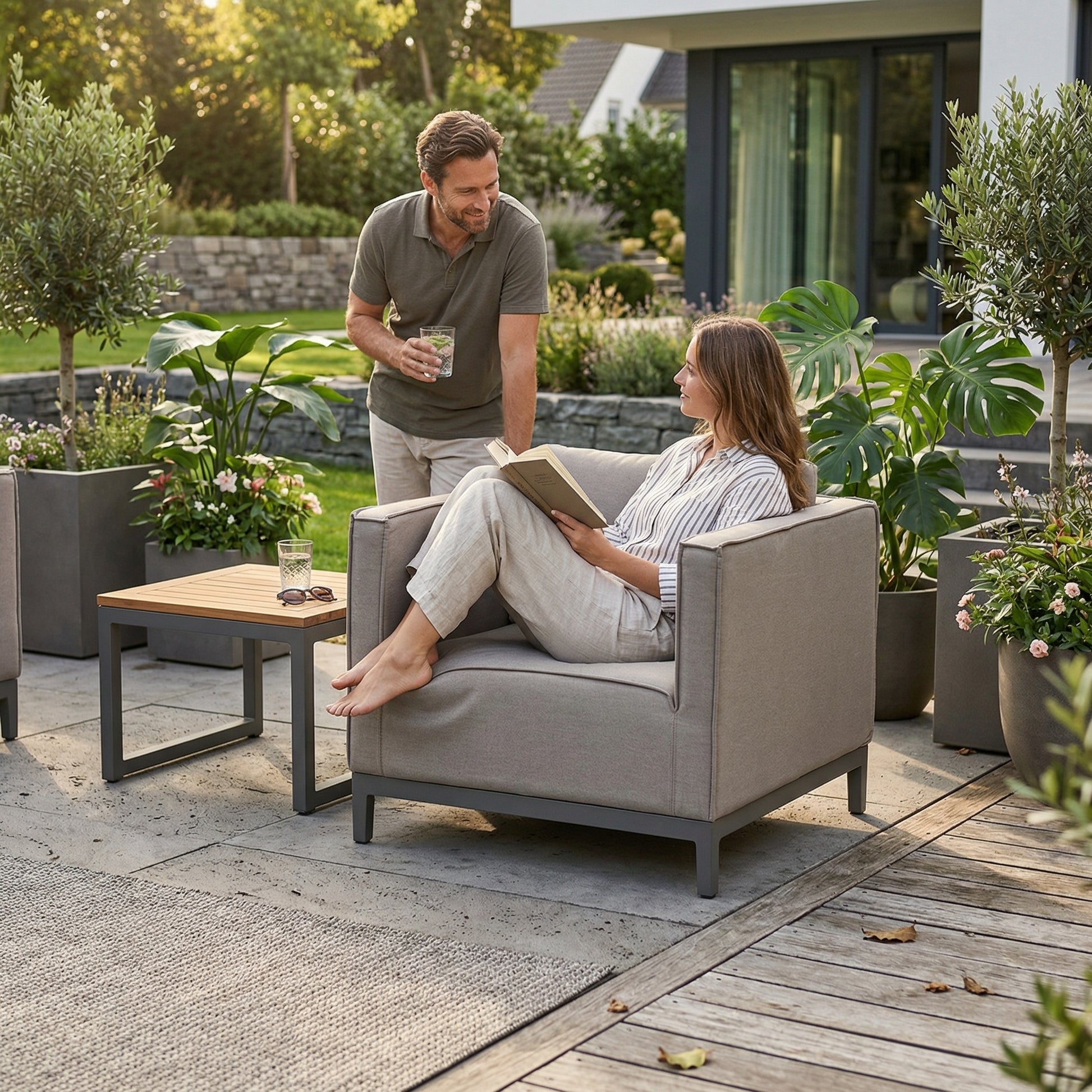Alvara Sessel in sandbraun für den Outdoor Garten mit gemütlicher Sitzfläche