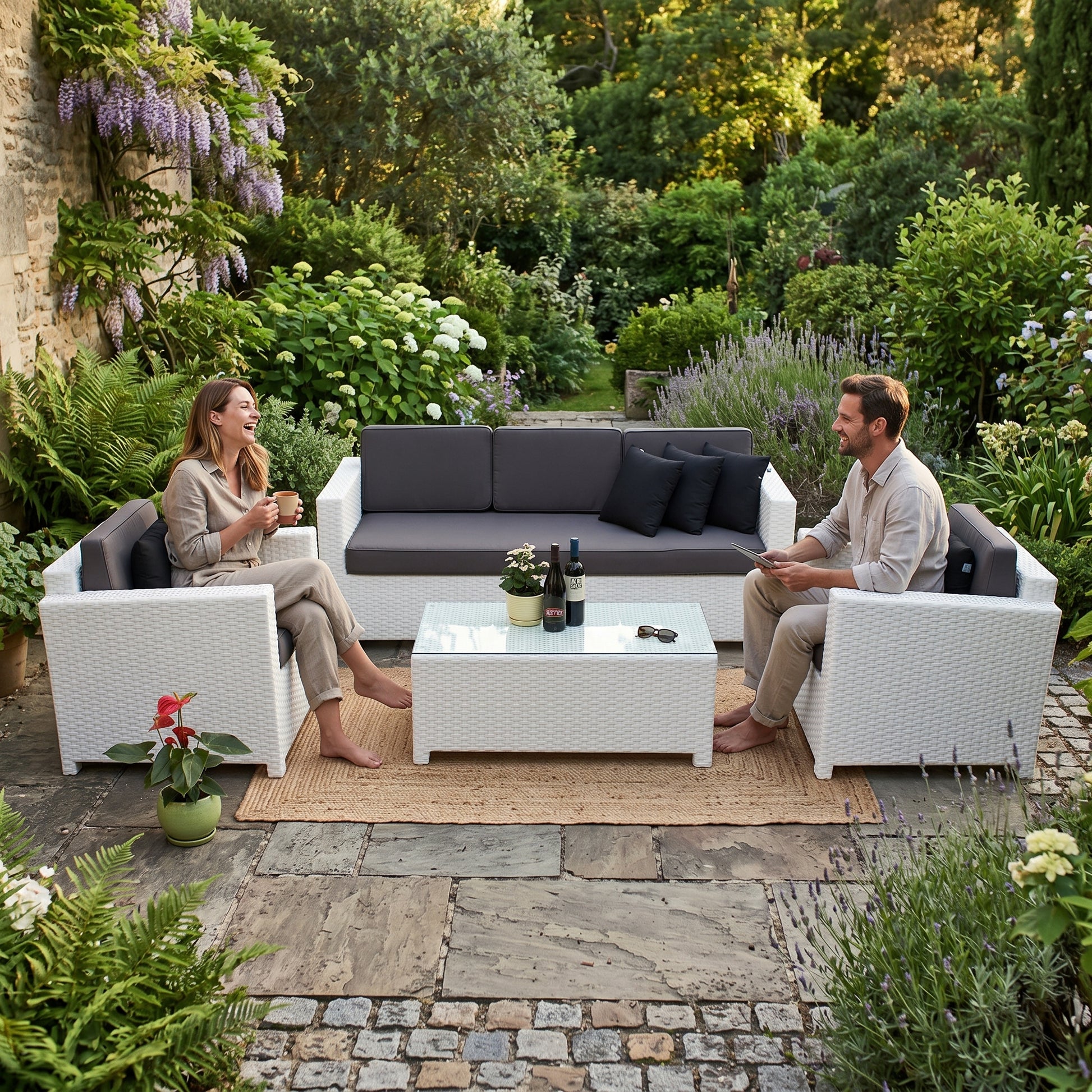 Bona Dea Lounge Set 3er in Weiß für Outdoor im Garten mit grauen Kissen