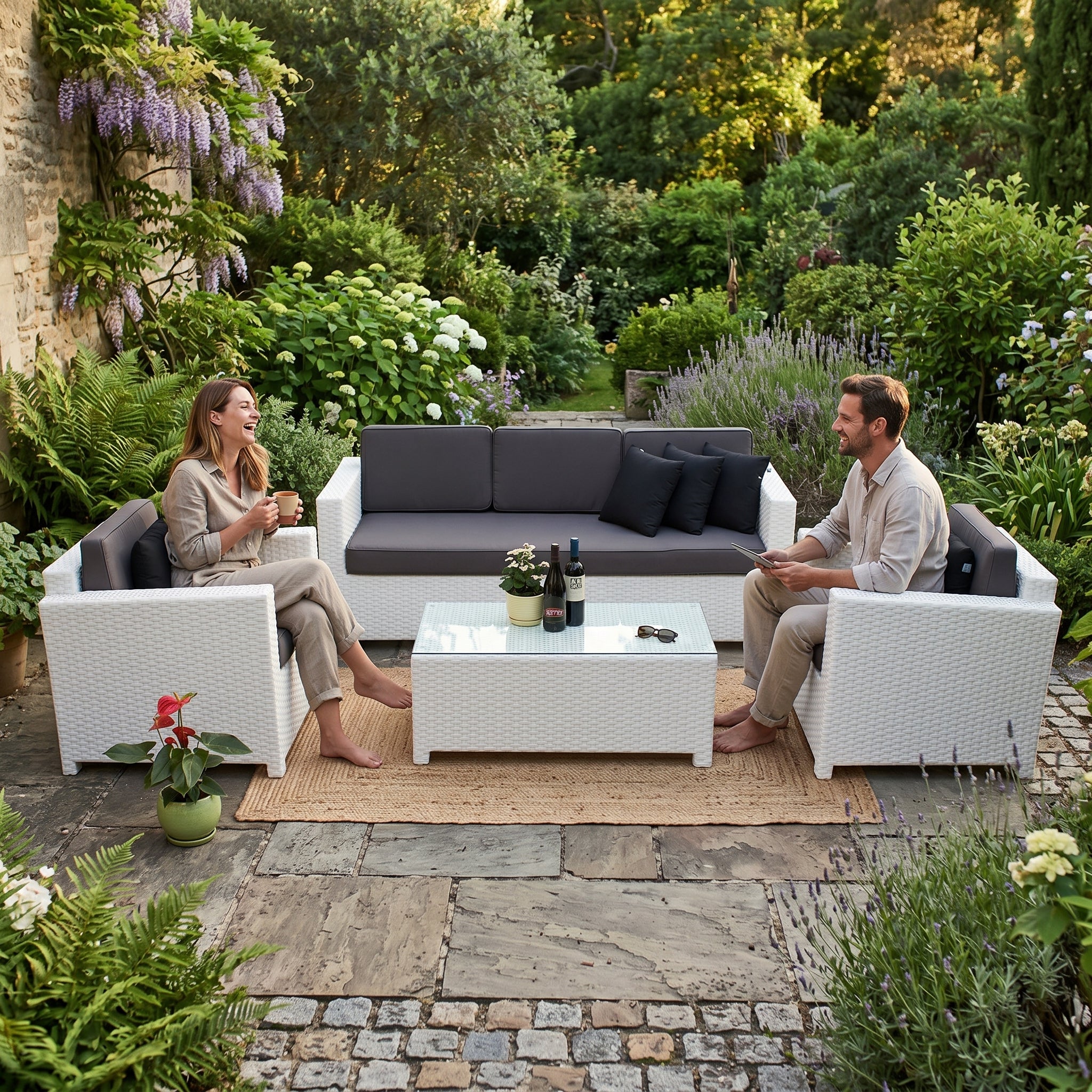 Bona Dea Lounge Set 3er in Weiß für Outdoor im Garten mit grauen Kissen