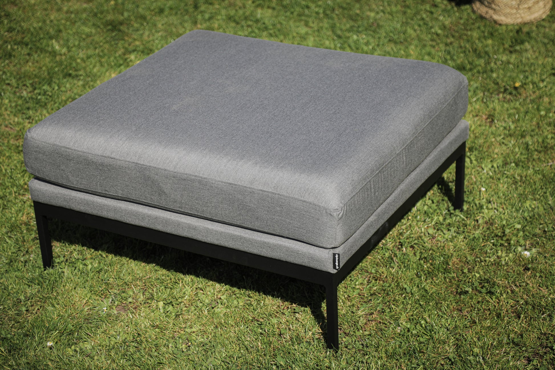 Grau Solaris Hocker für den Outdoor Garten mit gepolstertem Sitz