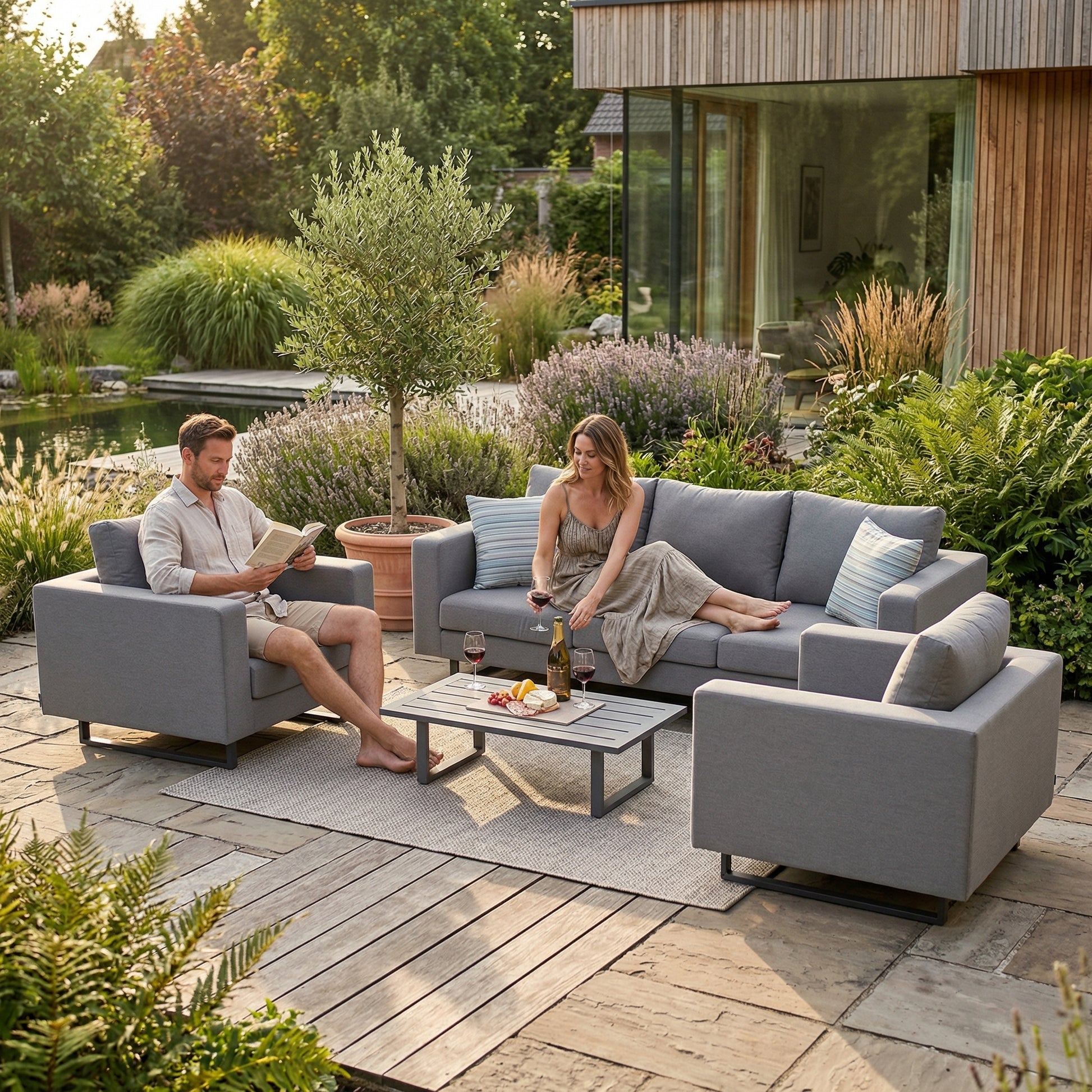 Gartenmöbel Dylen Lounge Set in grau, wetterfest für Outdoor-Bereich.