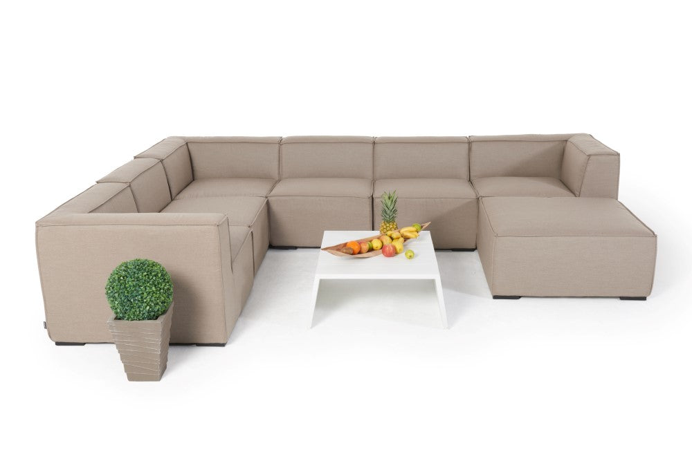 Outdoor Lounge Amy Sandbraun