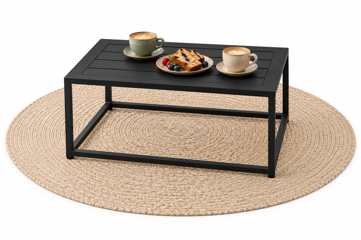 Loungetisch mit Kaffee und Kuchen