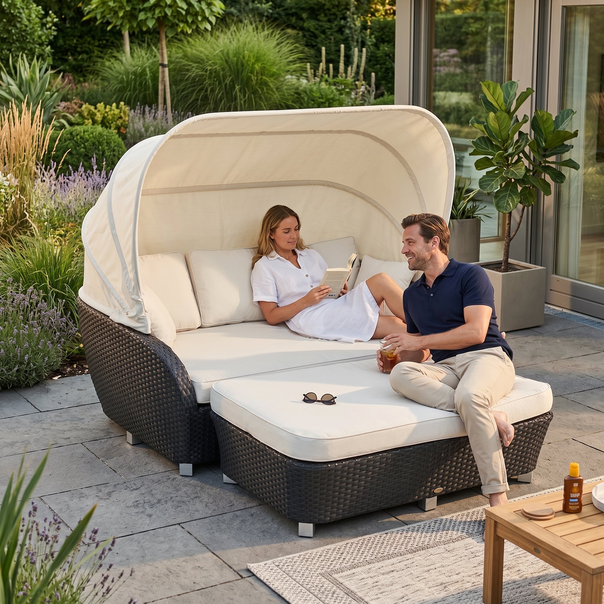 Malibu Rattan Liege Schwarz BANK mit Polster für Outdoor Nutzung im Garten