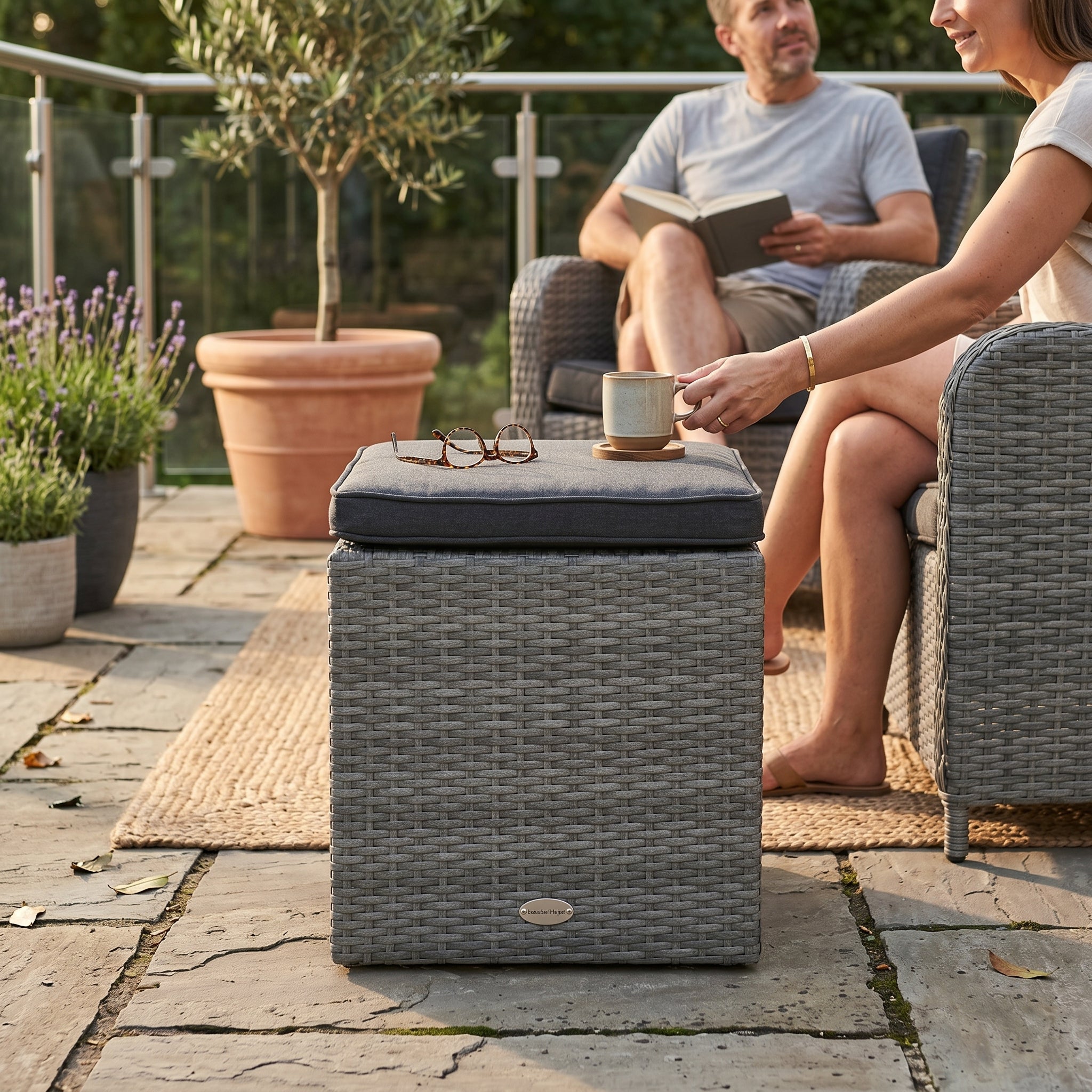 Mississippi Lounge Hocker in grau für den Outdoor Garten mit abnehmbarem Deckel