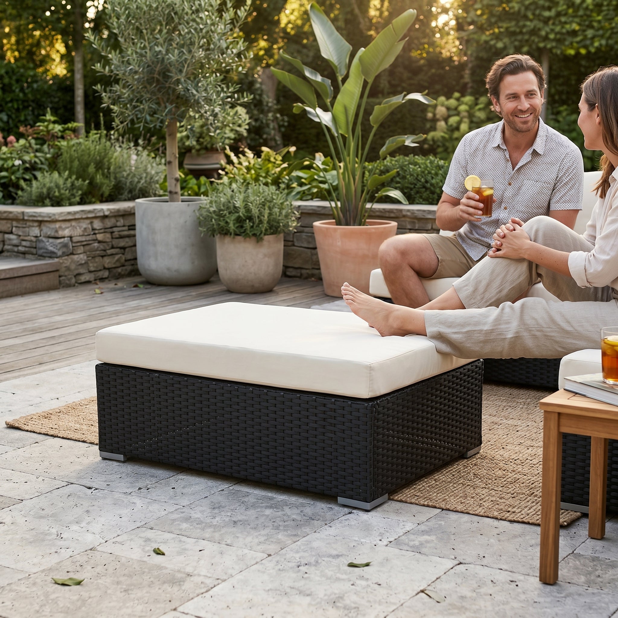 Olympia Rattan Lounge Bank mit Polster in schwarz für den Outdoor Garten