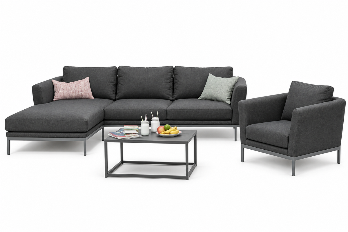 Dreiersofa mit Sessel und Tisch Hintergrund weiss