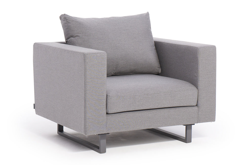 Grau Outdoor Sessel mit abnehmbarem Kissen und stabiler Metallbasis