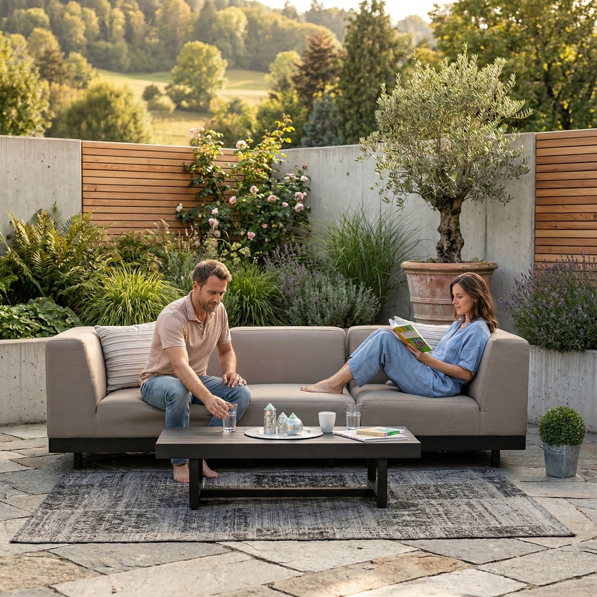 Outdoor Lounge Fynn in sandbraun mit Tisch für den Gartenbereich