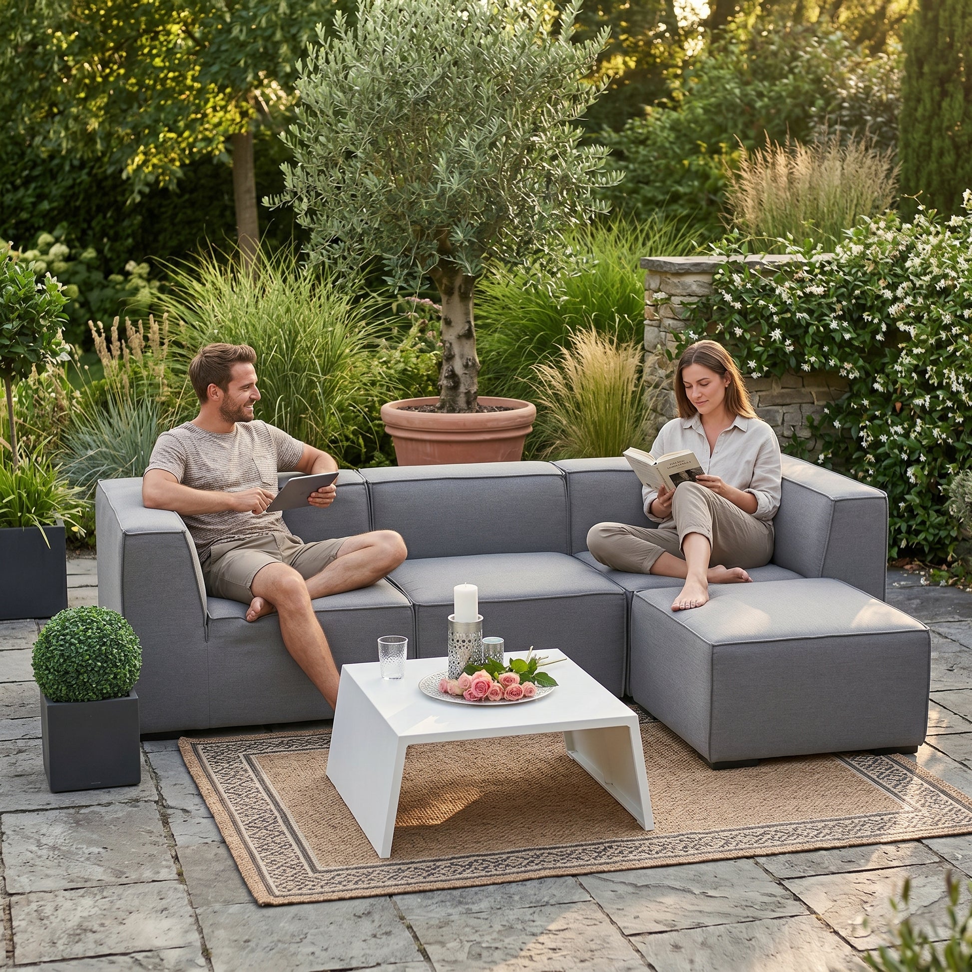 Outdoor Stofflounge Laurie in grau für Garten mit modernen Elementen