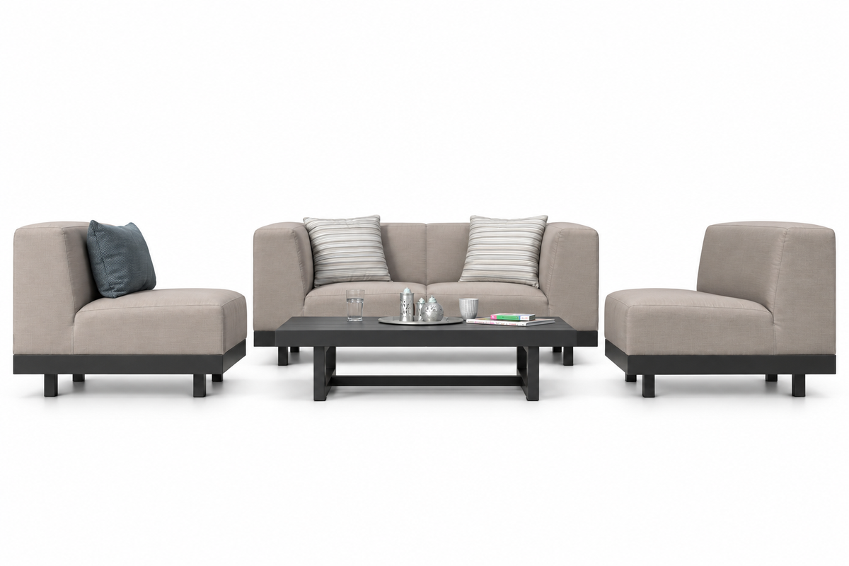 Sandbraune Silan Gartenlounge mit einem Zweisitzer, zwei einzelnen Sitzelementen und einem schwarzen Lounge-Tisch auf weissem Hintergrund.