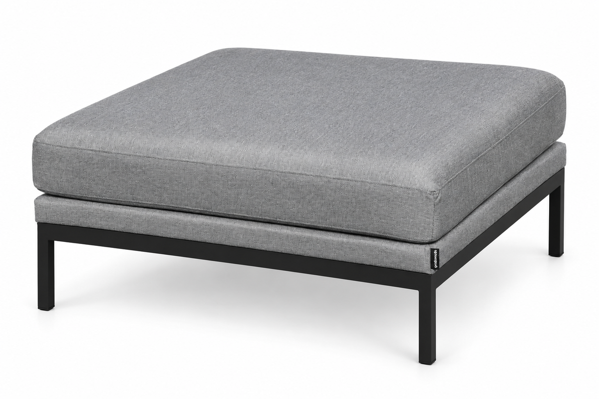 Hocker in Grau auf weissem Hintergrund